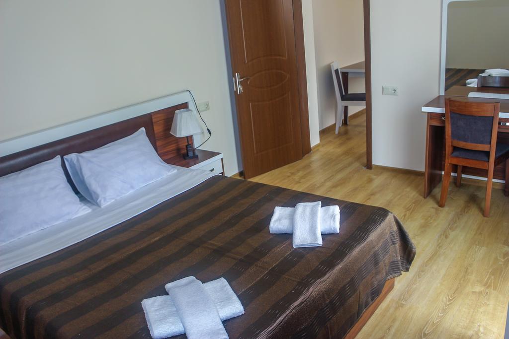 Golden Fleece Hotel Ureki Ngoại thất bức ảnh
